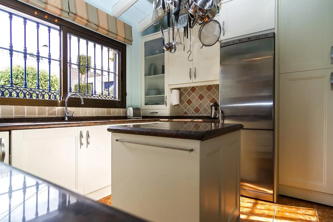 Villa Mika Estepona Private Pool - Barbecue - Wifi