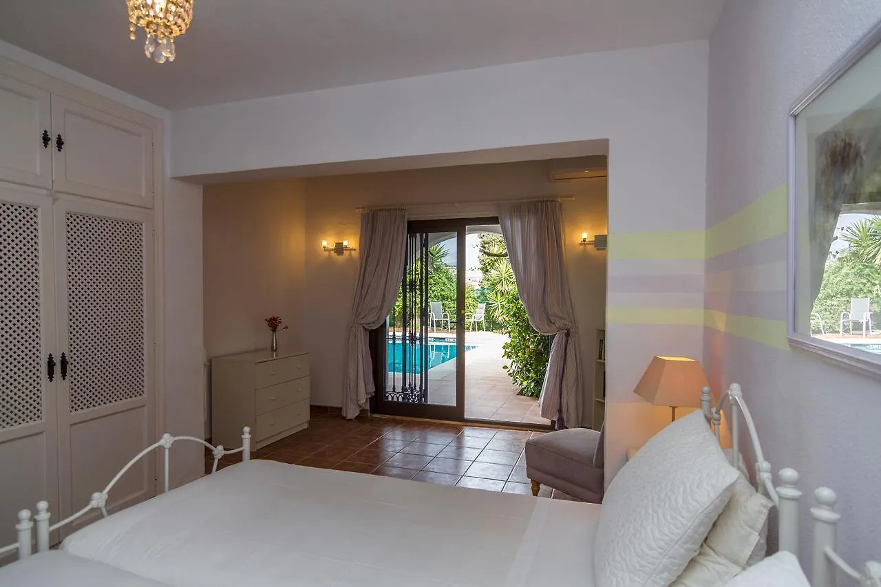 Villa Mika Estepona Private Pool - Barbecue - Wifi